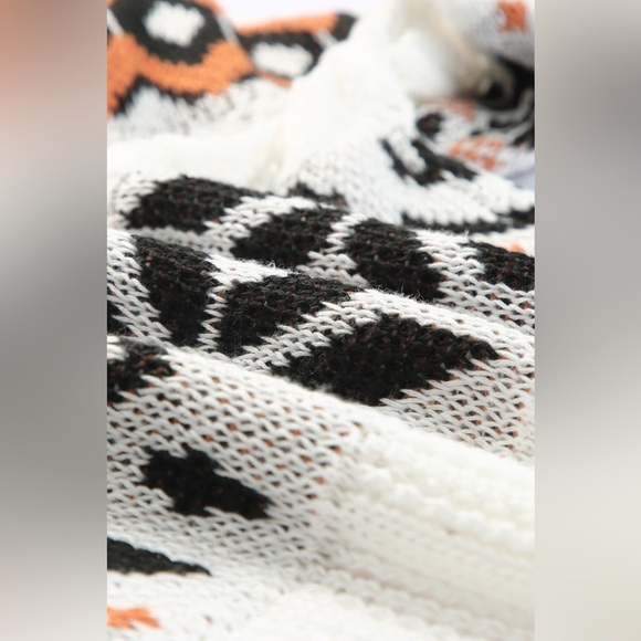 Geometric V-Neck Button Down Cardigan - Picture 7 of 7